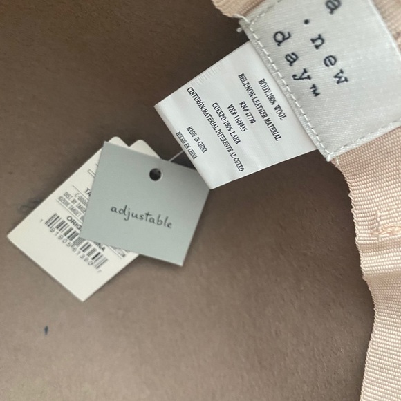 NWT tan felt hat with dark brown tie! ADJUSTABLE! - Picture 4 of 7